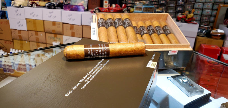 Box of 25 - Double Connecticut Robusto - Brick House