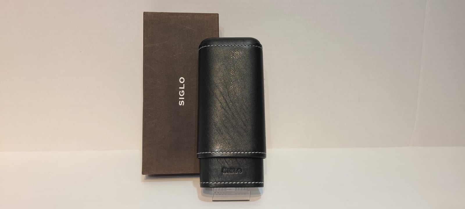 Siglo White Stitch - 3 Cigar Holder